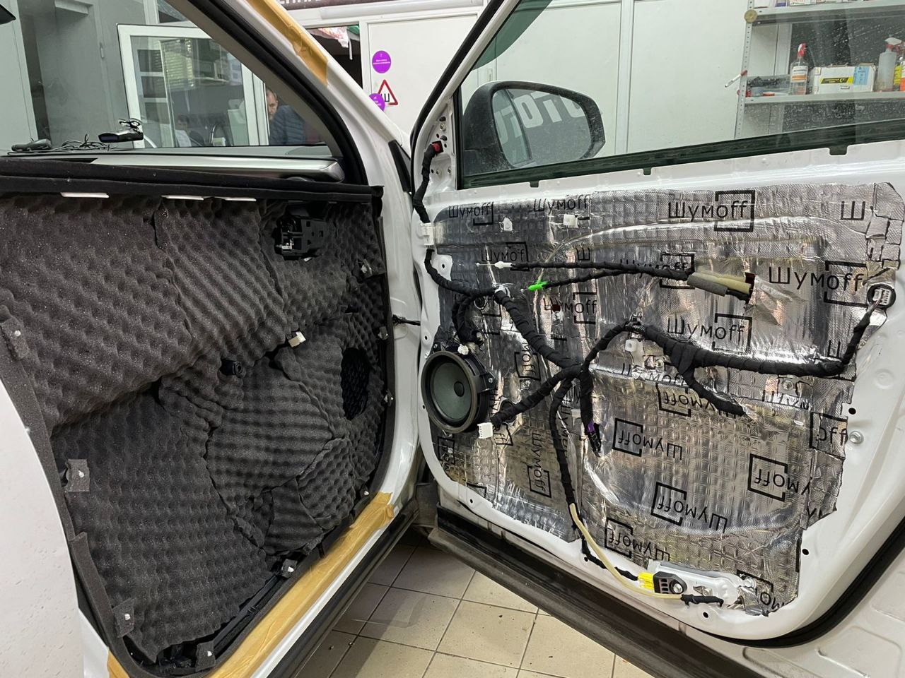 Двери 3 сл вибро+антискрип обшивка вибро+шумопоглотитель+антискрип2 шумоизоляция Toyota RAV4 фото